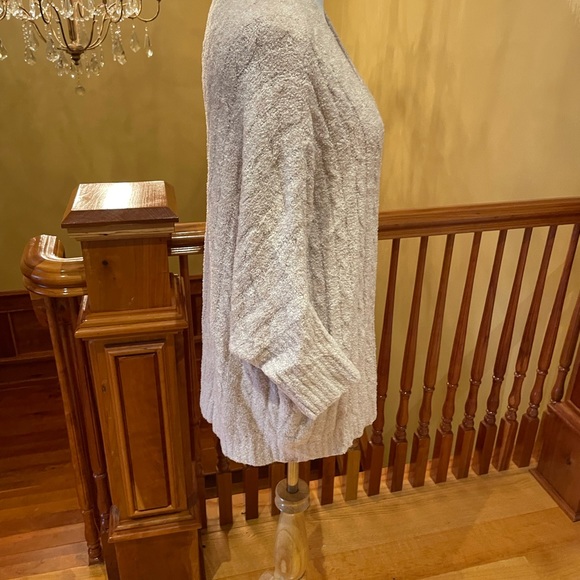 Barefoot Dreams  CozyChic Lite Cable Shrug Sweater in  Faded Rose/Pearl Sz M - Picture 5 of 9